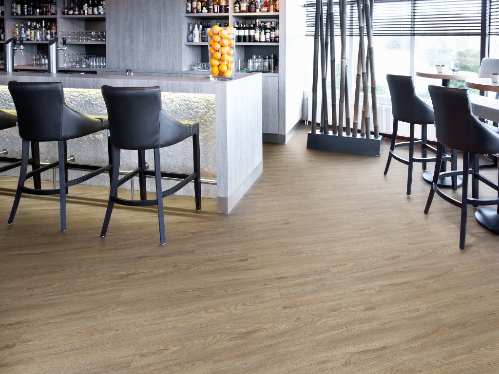 Summerhouse Oak Vinyl Flooring | Expona EnCore Rigid Loc PUR | Polysales